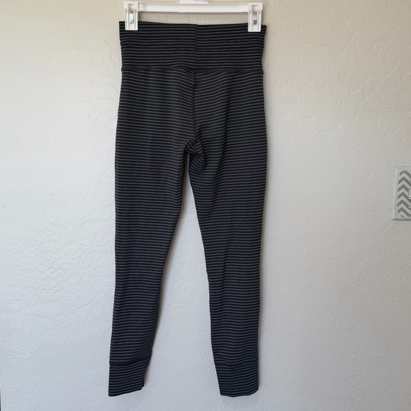 Vuori Striped Leggings - Black and Gray - Picture 4 of 4